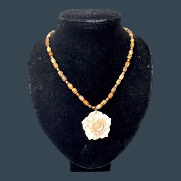 Wood Beaded Necklace Carved Mother of Pearl Hawaiian Lei Shell Flower Pendant 17 - Picture 2 of 7